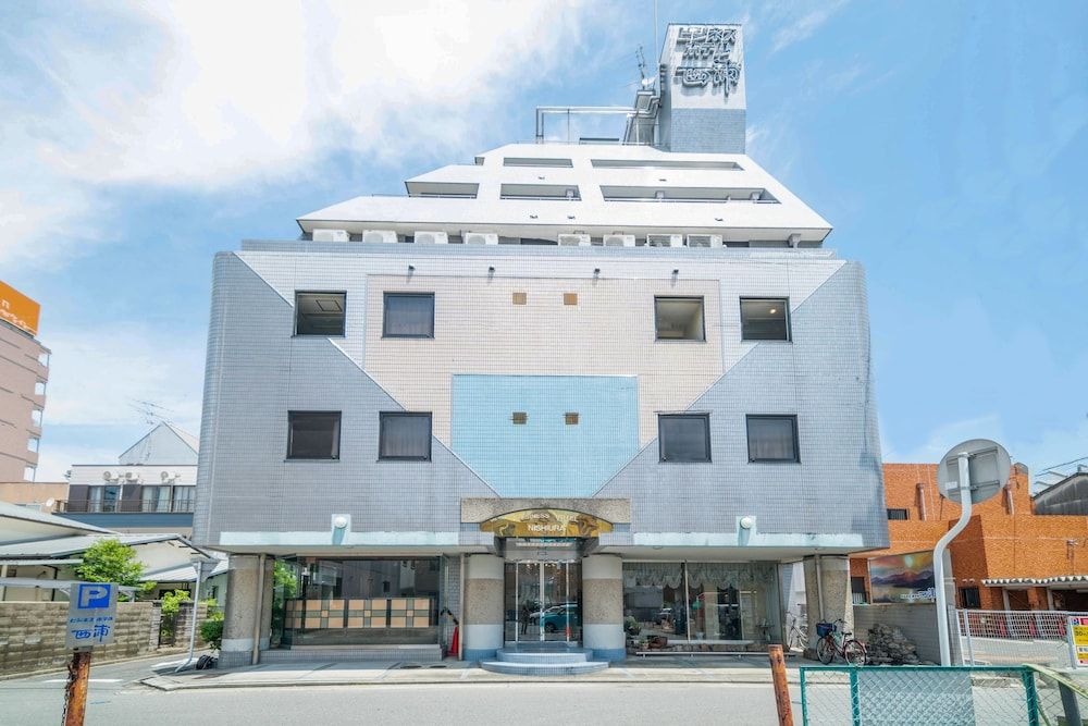 Business Hotel Nishiura by OYO Rooms - carbon neutral hotel in Yokkaichi