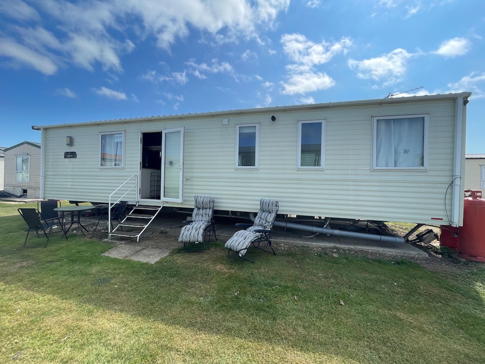 Familycaravan seaview garden ensuite nearbeach in Clacton-On-Sea, United Kingdom