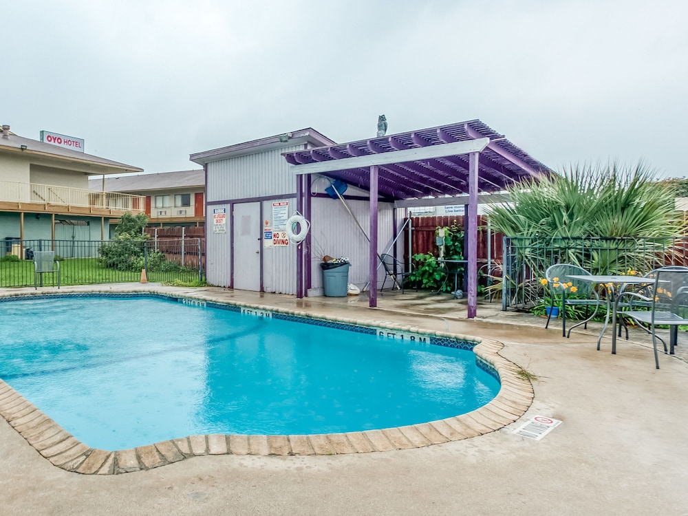 OYO Hotel San Antonio East - photo 20