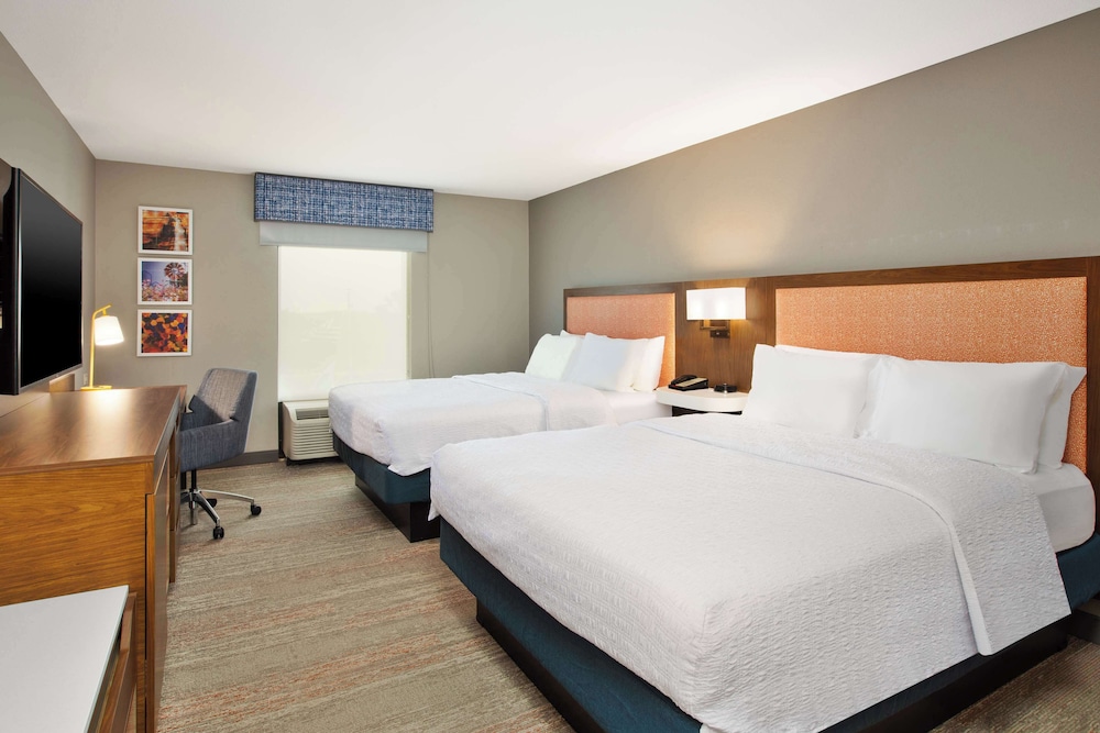 Hampton Inn Clinton IA - photo 23