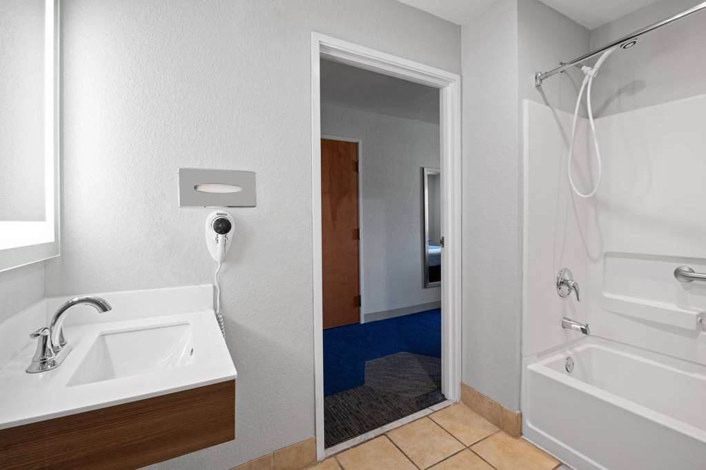 Microtel Inn & Suites by Wyndham Houma - photo 24