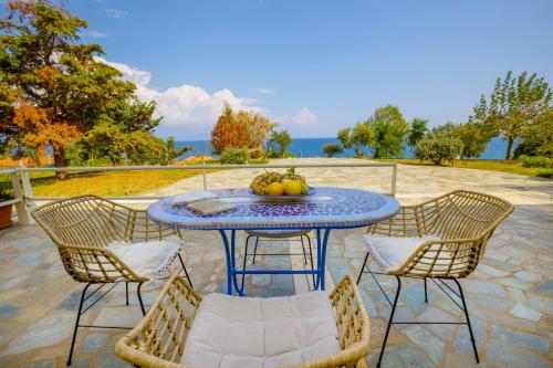 Elpida's Sea View Apartment — 4-Star Luxury Hotel in Messini, Greece