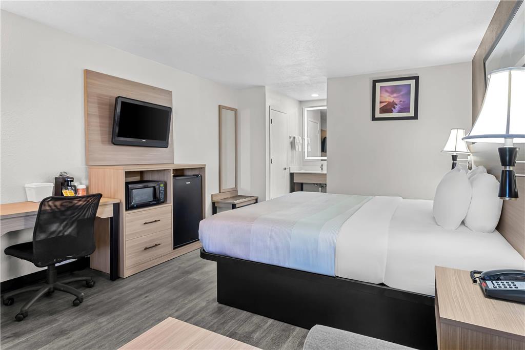 Quality Inn & Suites Albuquerque - photo 16