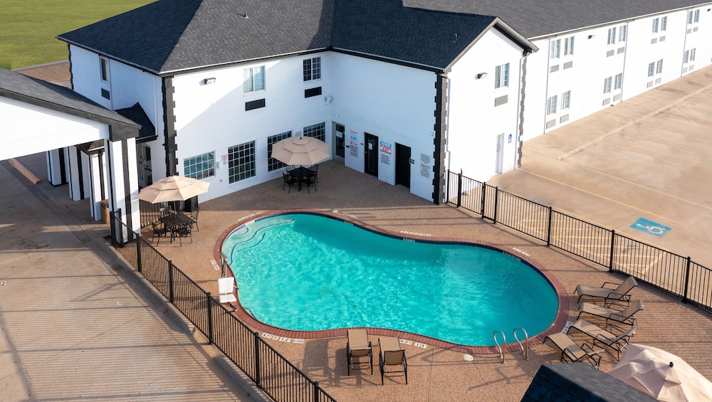 Atria Hotel and RV McGregor - photo 21