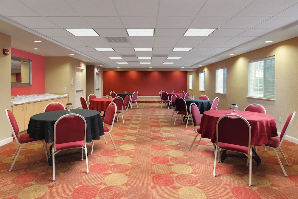 TownePlace Suites by Marriott Lake Jackson Clute - photo 21