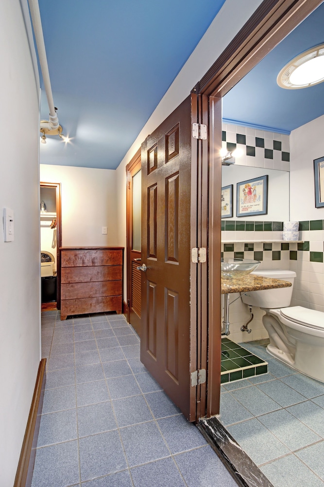 Chelsea Pines Inn - photo 71