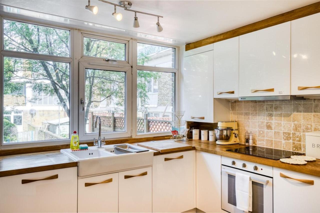 Homely 4 Bedroom House in Brixton — 4-Star Luxury Hotel in London, United Kingdom