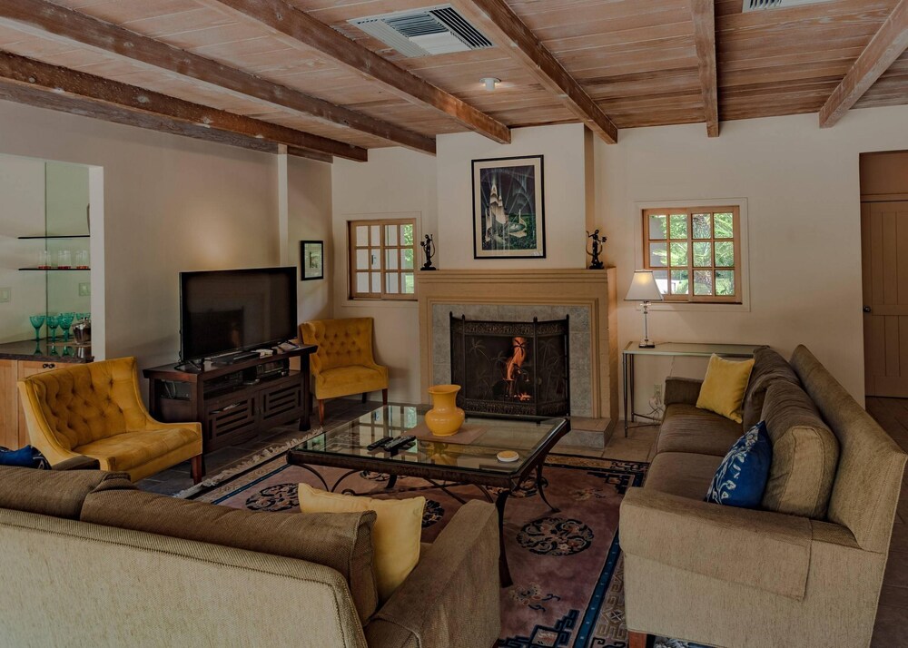 The Sol Lesser Estate - photo 12