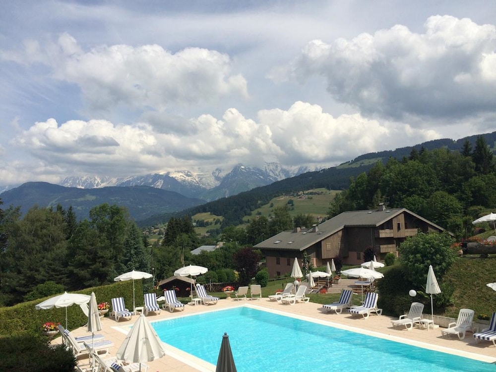 Aux Ducs de Savoie — 4-Star Luxury Hotel in Combloux, France