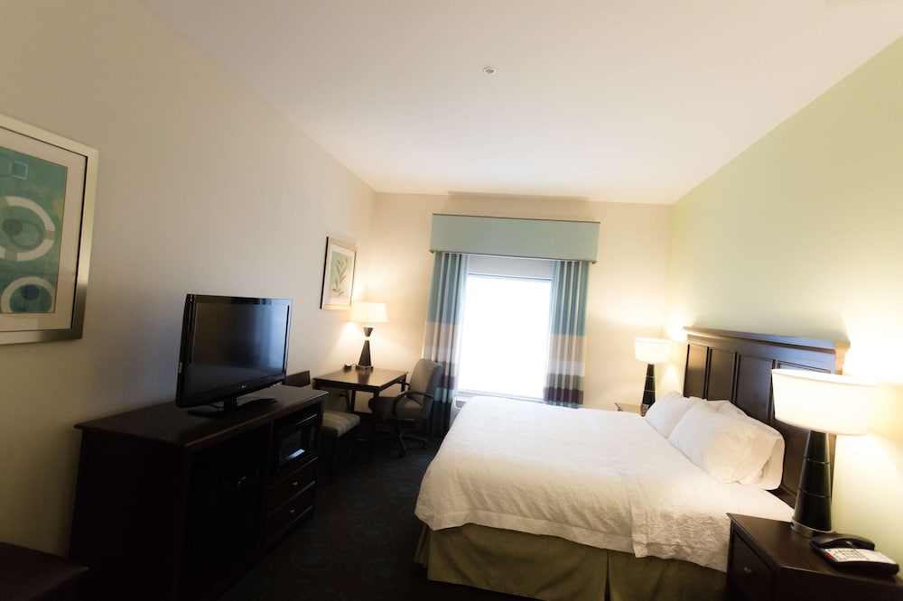 Hampton Inn & Suites Middlebury - photo 13