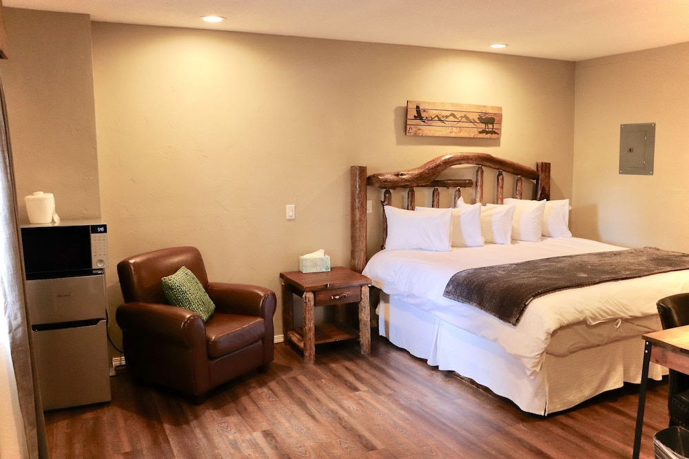 Evergreen Motel - photo 20