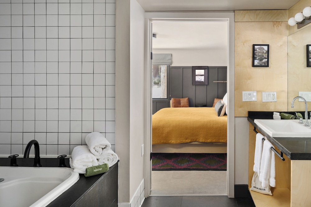 The Coachman Hotel - photo 39