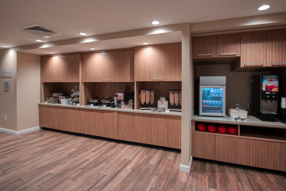 TownePlace Suites by Marriott Indianapolis Airport - photo 55