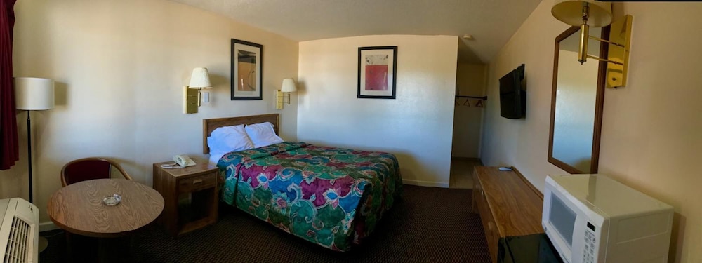 Regal Motel in Las Vegas New Mexico - photo 12