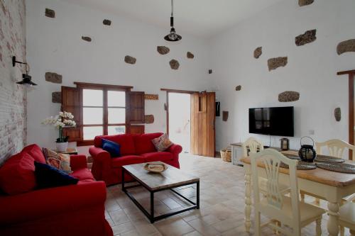 Caserío Leandro III - carbon neutral hotel in Macher