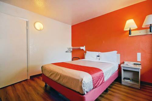 Travelodge By Wyndham Pompano Beach - photo 5