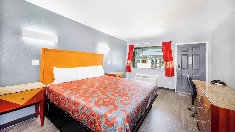 Executive Inn of Hondo - photo 5