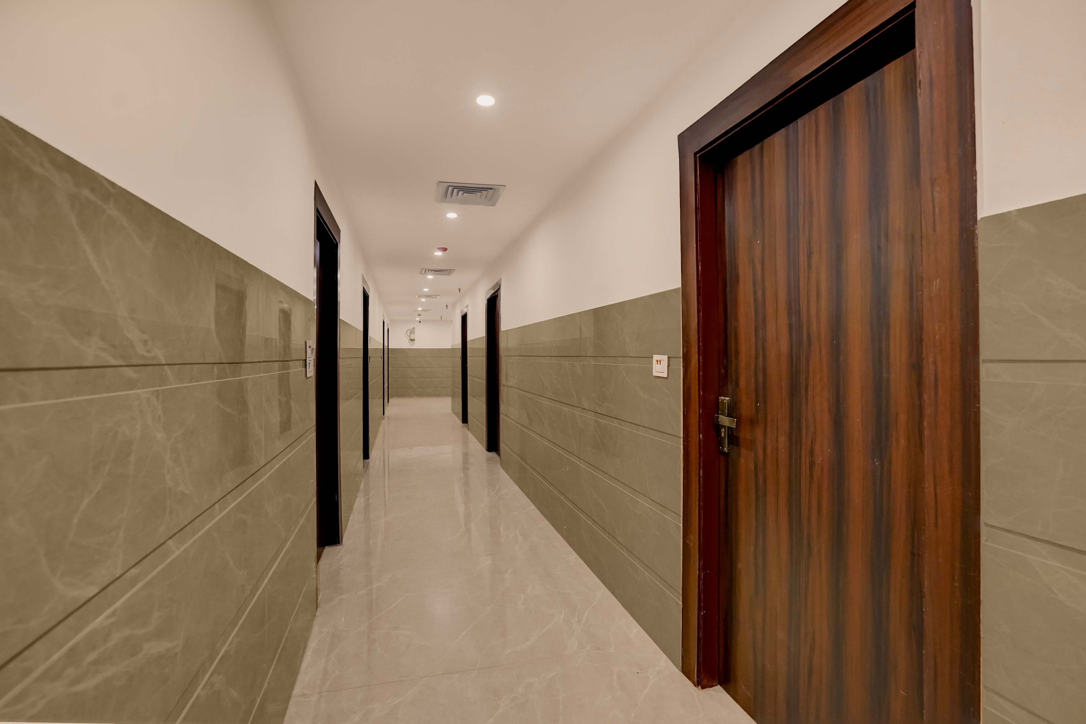 Super Townhouse Subharti University Meerut Formerly Hotel Celebration — Meerut