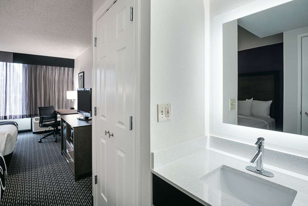 La Quinta Inn & Suites by Wyndham Rancho Cordova Sacramento - photo 22