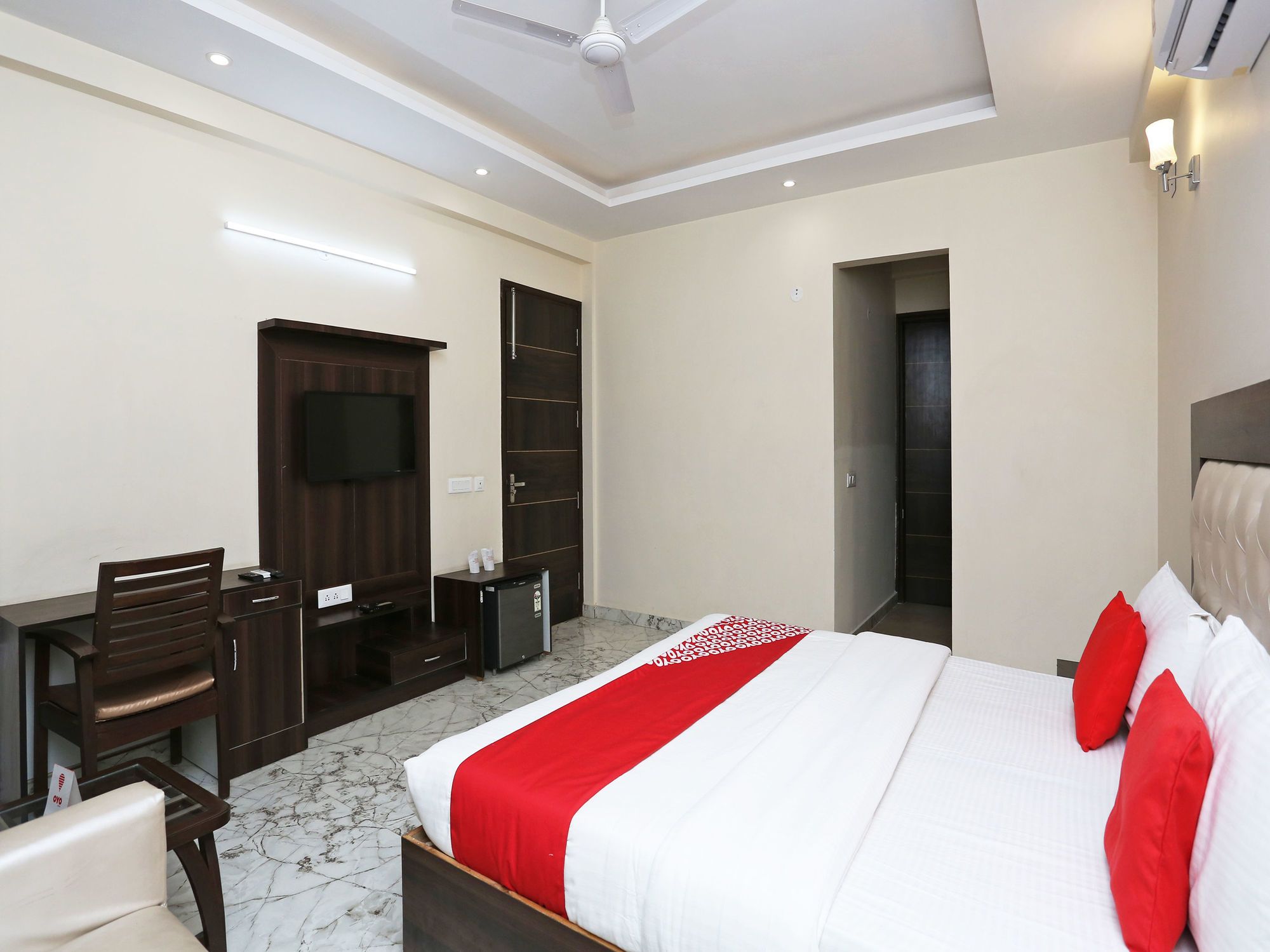 OYO 14482 Hotel Tavishk