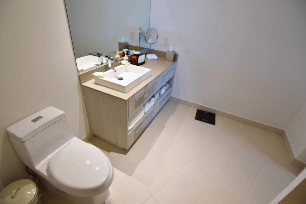 Ocean And Bay Views 1 Bed 1 Bath @ Hyde Resort - photo 24
