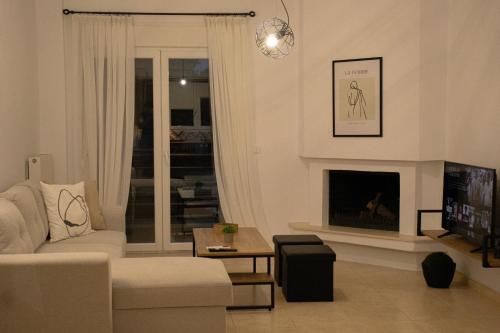 La Femme Apartment — 4-Star Luxury Hotel in Chrysoupolis, Greece