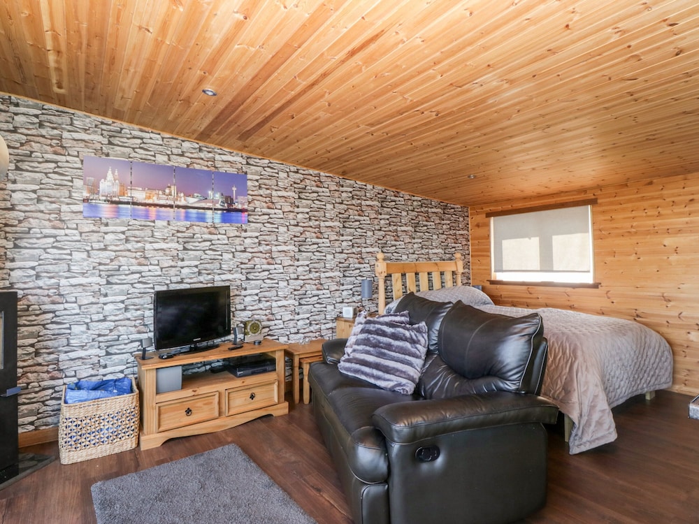 Blackbrae Cabin — 4-Star Luxury Hotel in Coatbridge, United Kingdom