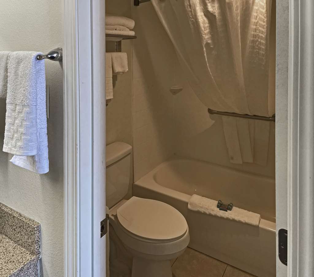 Quality Inn Clinton North - photo 12