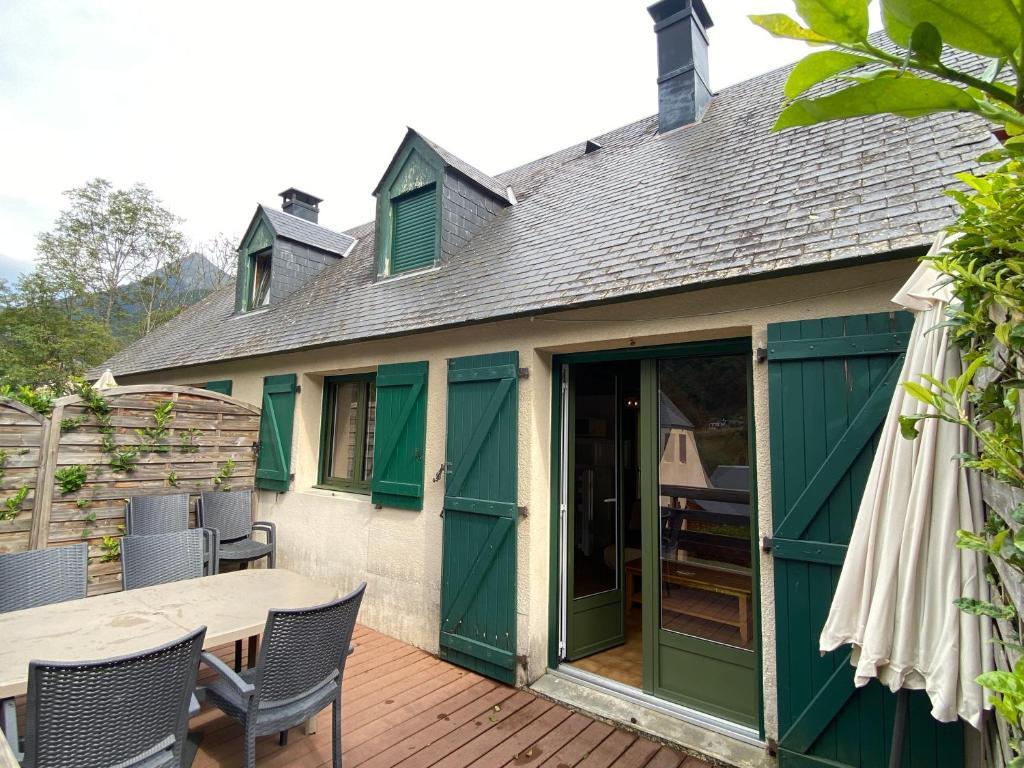 Le Chalet 102. 3 Chambres. Terrasse. Parking. Wifi — 4-Star Luxury Hotel in Cauterets, France