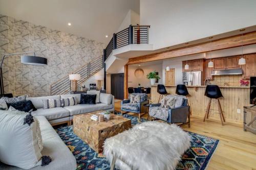 Escape Chalet Family and Pet friendly Steamboat Chalet — 4-Star Luxury Hotel in Steamboat Springs, United States