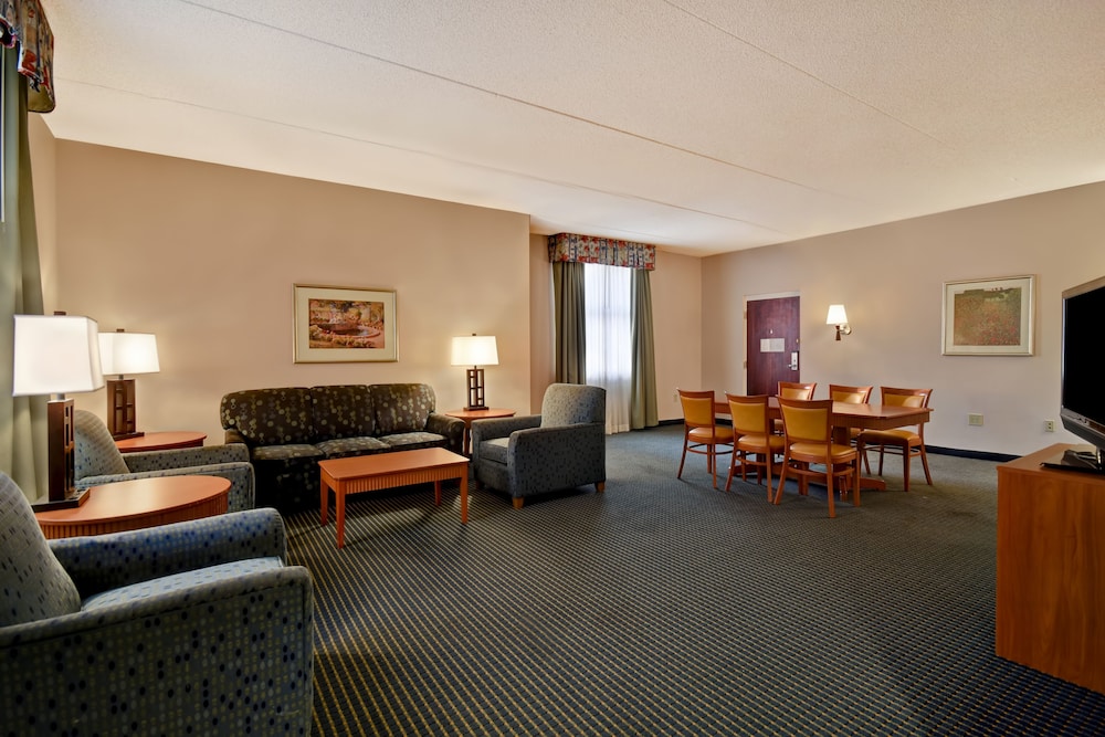 Embassy Suites by Hilton Lexington UK Coldstream - photo 33