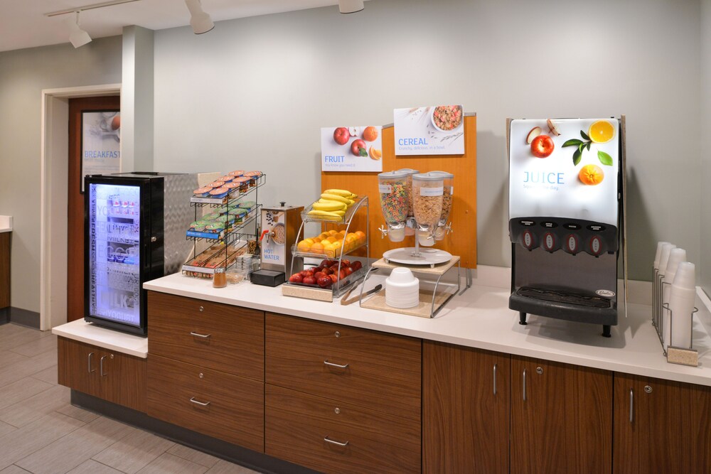 Holiday Inn Express Suites Clifton Park by IHG - photo 43