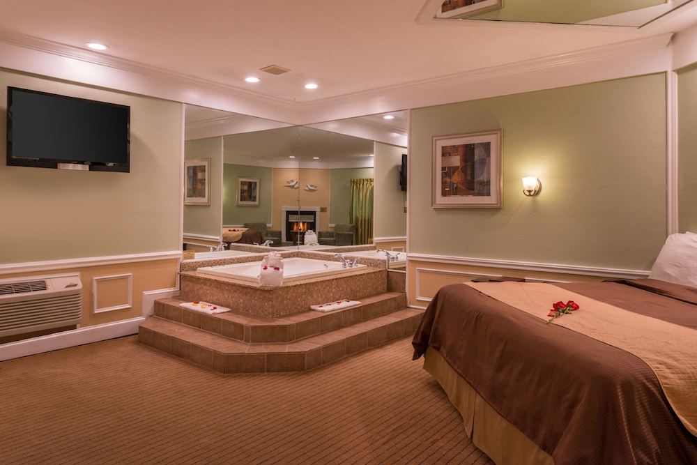 Inn of the Dove Romantic Suites with Jetted Tub & Fireplace - photo 55
