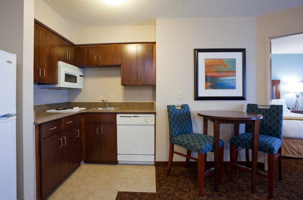 Holiday Inn Express Hotel & Suites St. Cloud an IHG Hotel - photo 2