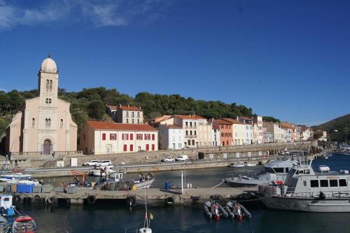 Kazadiza Superbe T4 Classe 3 Etoiles Sur Le Port — hotel in Portvendres