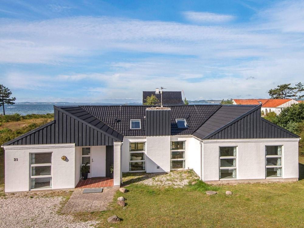 Luxury Pool Retreat in Ebeltoft by Traum Ferienwohnungen — 4-Star Luxury Hotel in Ebeltoft, Denmark