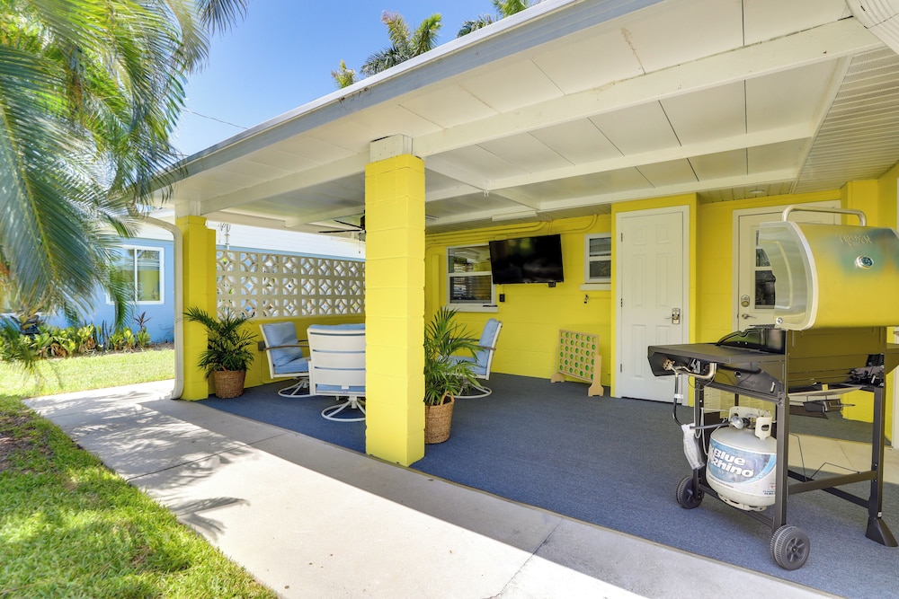 2 Mi to Bradenton Beach Water View Home with BBQ — 4-Star Luxury Hotel in Bradenton, United States