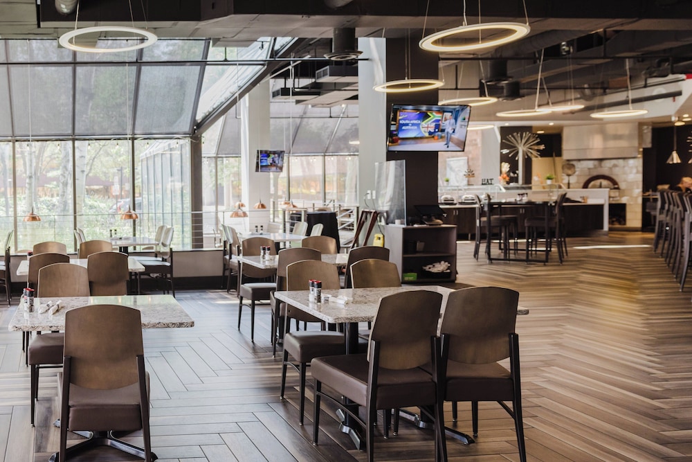 Crowne Plaza Suites MSP Airport Mall of America by IHG - photo 31