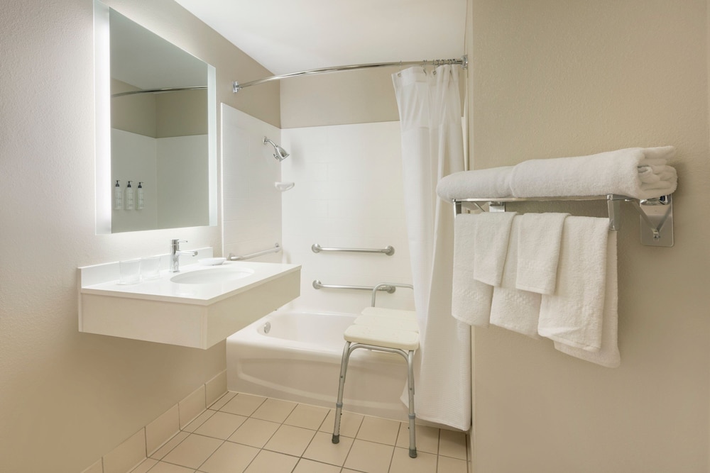 SpringHill Suites by Marriott Newark Liberty International - photo 18