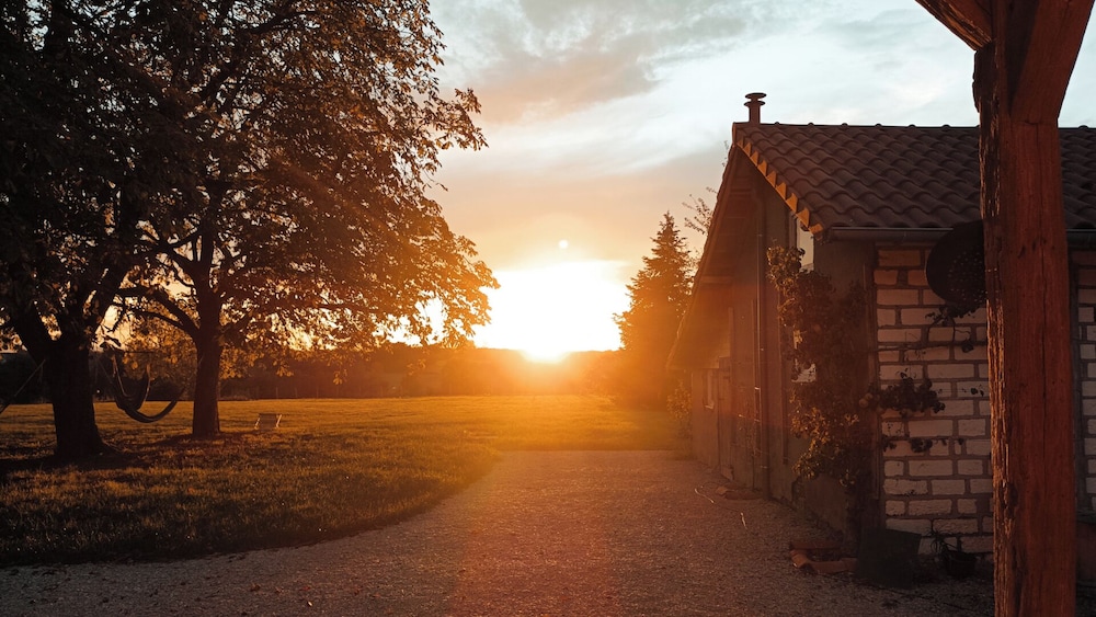 Cadol'Ain - carbon neutral hotel in Romenay