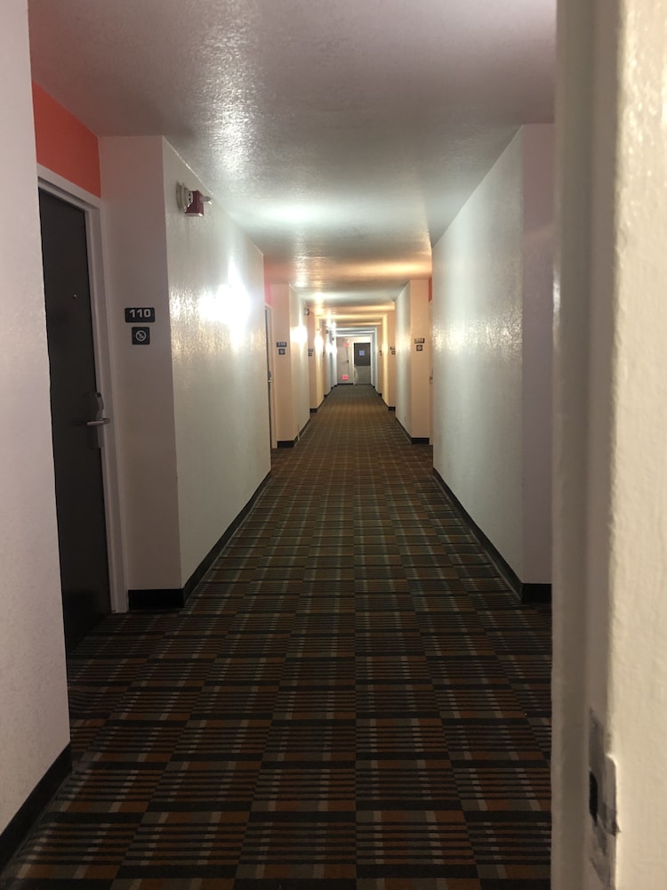 Motel 6 Lincoln NE Airport - photo 28