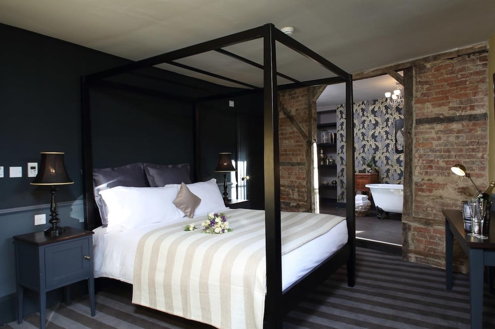 The Crown & Thistle - carbon neutral hotel in Abingdon