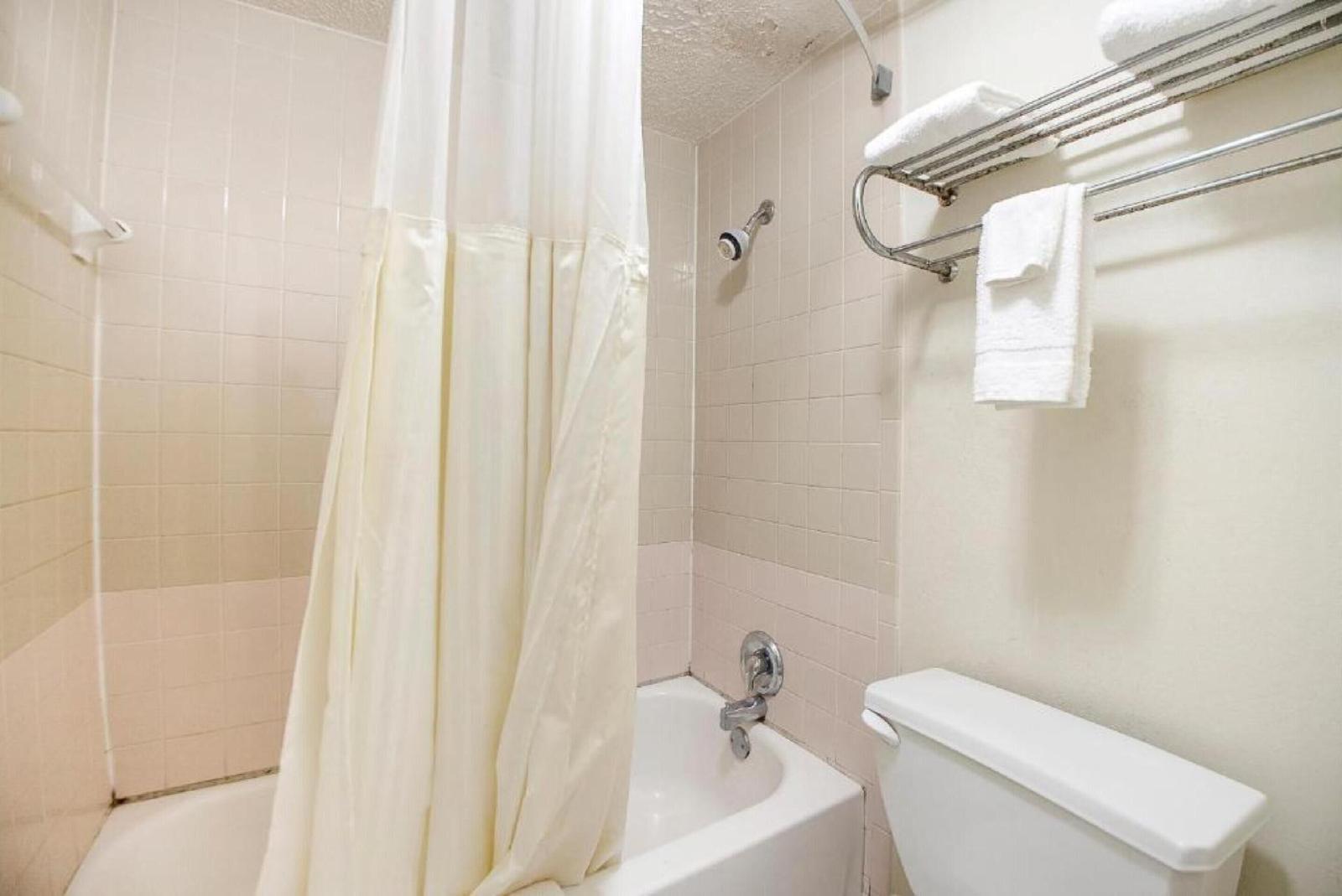 Hotel O Daylight Inn Elkhart I 90 IN - photo 36