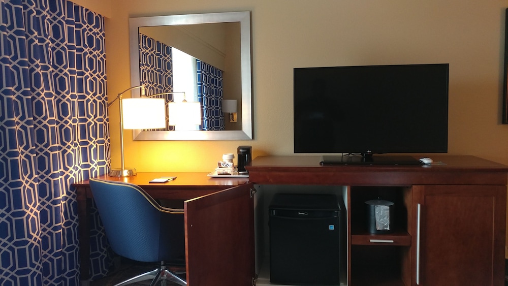 Hampton Inn Lexington Medical Center - photo 5