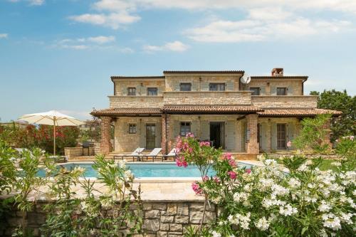 Rustic Villa Rubus with a pool in Istria — 4-Star Luxury Hotel in Sveti Lovrec Pazenaticki, Croatia