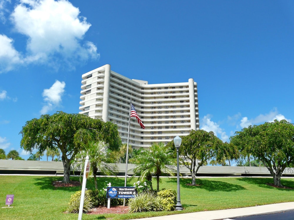 Beachfront condo in resort style community with pool - photo 53