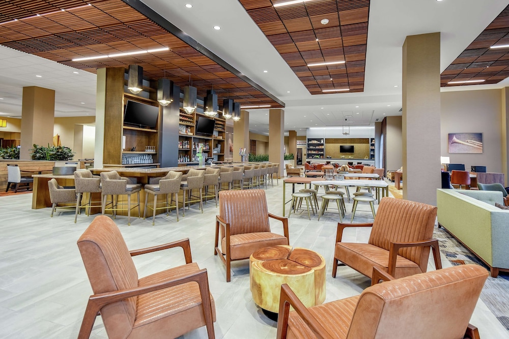 Embassy Suites by Hilton Jonesboro Red Wolf Convention Center - photo 3