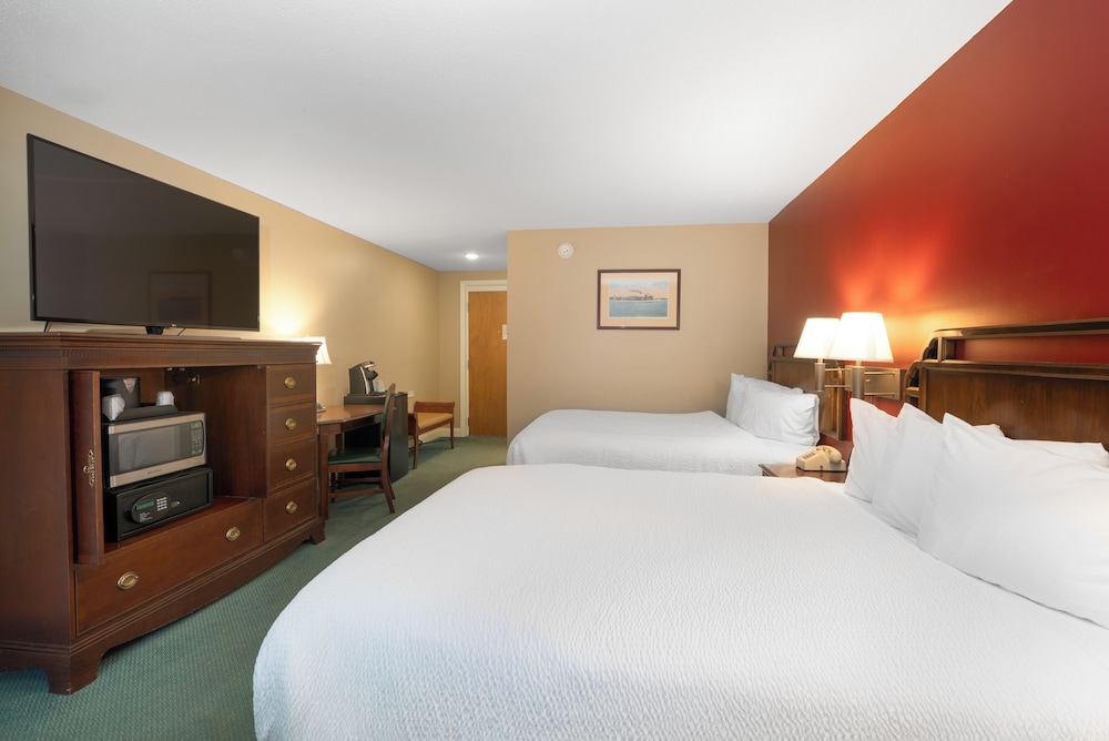 Fireside Inn & Suites Gilford - photo 12