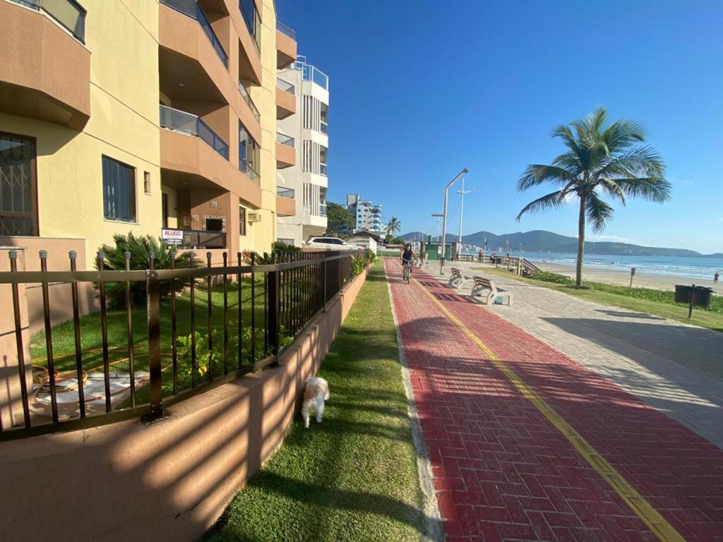 Frente Mar Apartamento 3q Em Itapema Meia Praia Suite E 2bwc Ar Condicionado Smart Tv Garagem E Churrasqueira Na Sacada