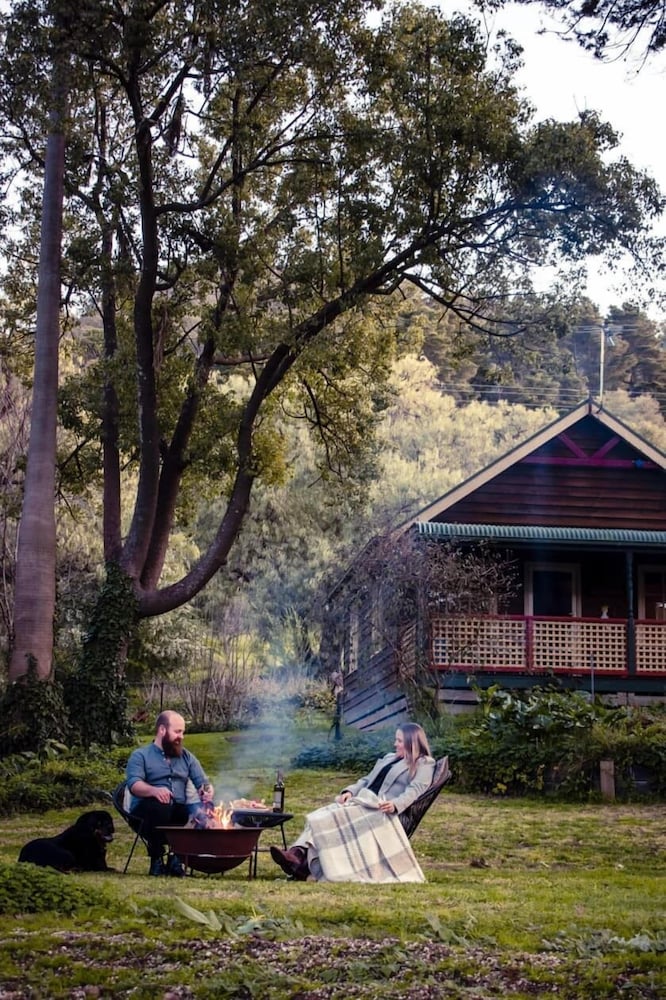 Trawool Shed Cottages Cafe and Restaurant - carbon neutral hotel in Seymour